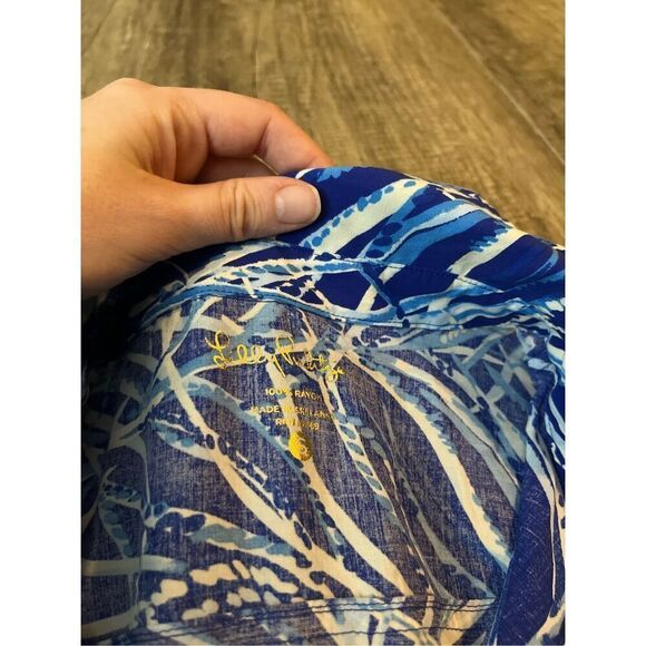 Lilly Pulitzer Seaview Button Down in Twilight Blue Early Riser Small - Picture 4 of 5